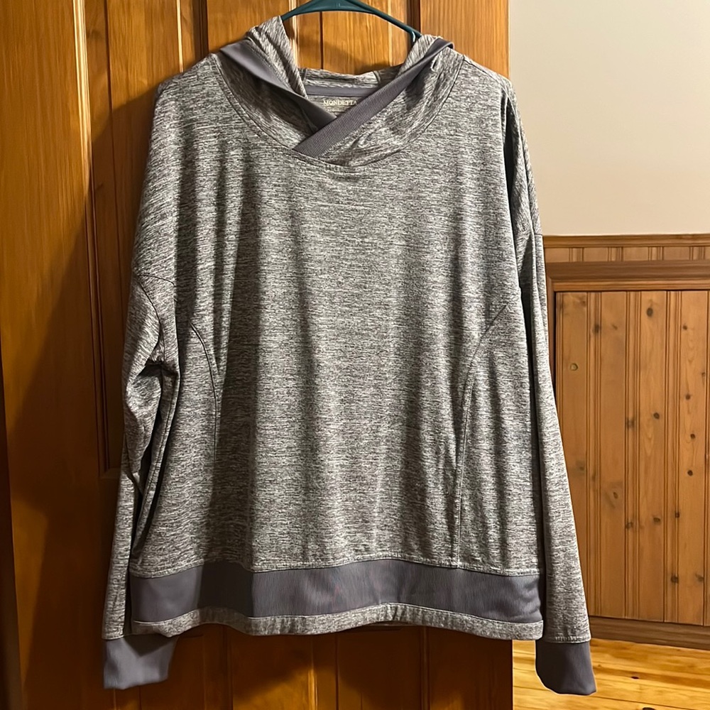 Women long sleeve performance hooded top